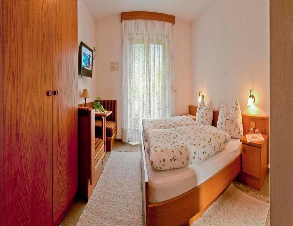 Haus Christl Bed & Breakfast Lana Room photo